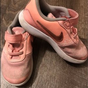 Nike kids flex contact sneakers